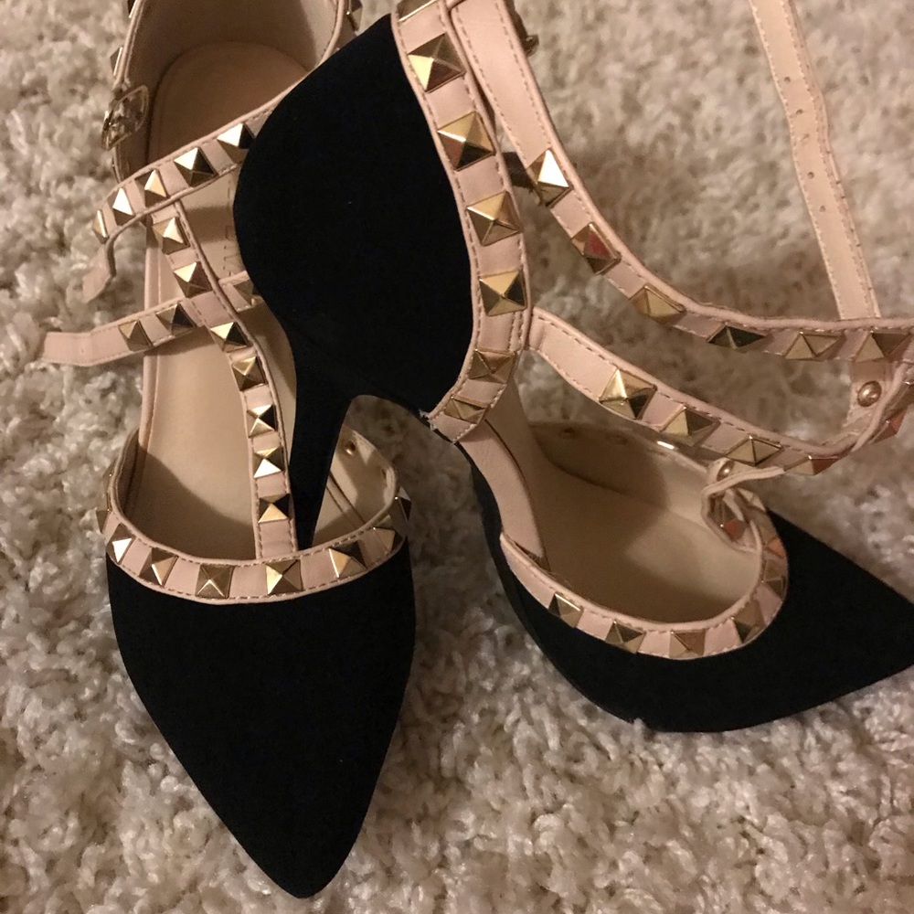 Shoes - Picture 4 of 6